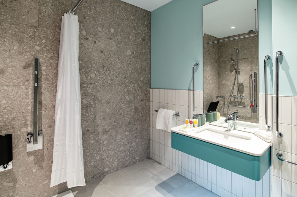 Habitación, 1 cama de matrimonio grande con sofá cama del hotel Hyatt Place London City East. Foto 6