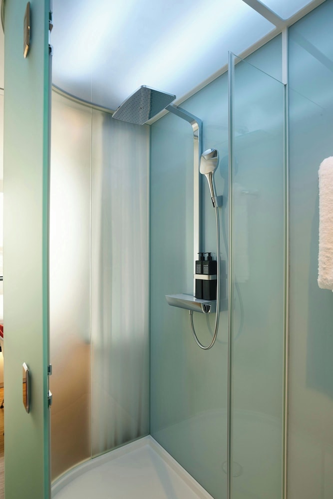 Habitación Premium, 1 cama de matrimonio grande (View) del hotel citizenM London Victoria Station. Foto 14