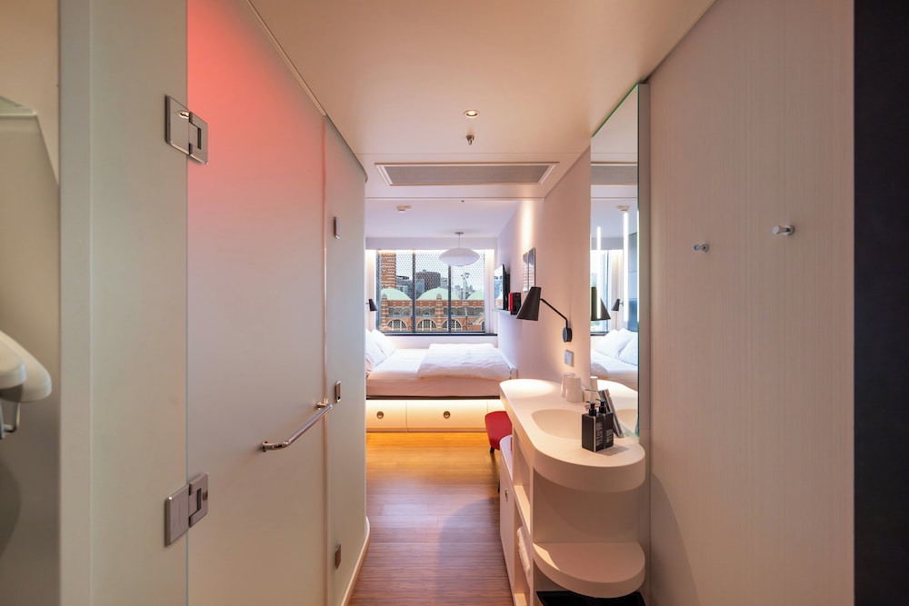 Habitación, 1 cama de matrimonio grande (High Floor) del hotel citizenM London Victoria Station. Foto 4