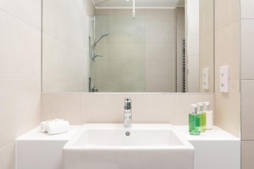 Estudio sin ventanas del hotel The Lincoln Suites. Foto 4