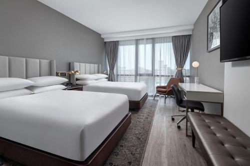 Habitación Doble Tradicional - 2 camas dobles del hotel Four Points by Sheraton Flushing