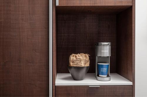 Habitación Doble Tradicional - 2 camas dobles del hotel Four Points by Sheraton Flushing. Foto 2