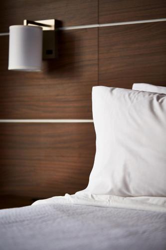Habitación Doble Estándar con 2 camas dobles del hotel Holiday Inn Express Nyc Brooklyn - Sunset Park, An Ihg. Foto 2