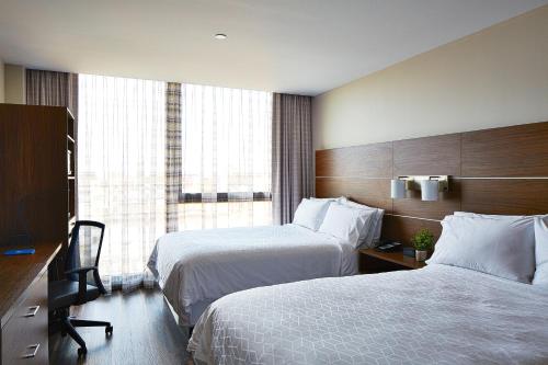 Habitación Doble Estándar con 2 camas dobles del hotel Holiday Inn Express Nyc Brooklyn - Sunset Park, An Ihg. Foto 3