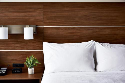 Habitación Doble Estándar con 2 camas dobles del hotel Holiday Inn Express Nyc Brooklyn - Sunset Park, An Ihg. Foto 4
