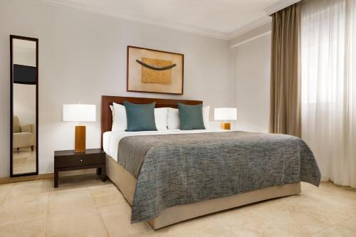 Apartamento Superior de 1 dormitorio con bañera de hidromasaje y vistas al mar del hotel Wyndham Residences Costa Adeje. Foto 2