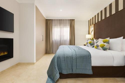 Apartamento Luxury de 2 dormitorios con bañera de hidromasaje y vistas al mar del hotel Wyndham Residences Costa Adeje. Foto 2