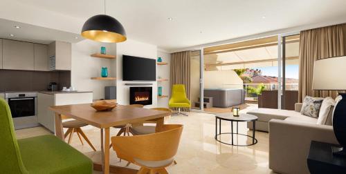 Apartamento Luxury de 2 dormitorios con bañera de hidromasaje y vistas al mar del hotel Wyndham Residences Costa Adeje. Foto 5