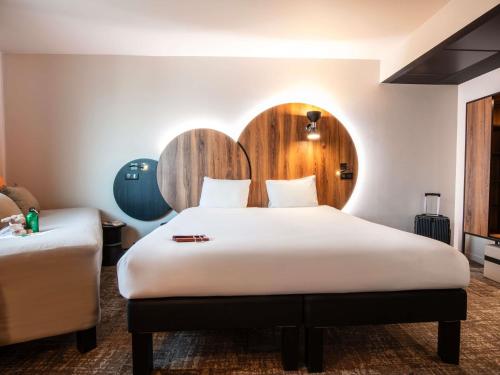 Habitación Doble Estándar con sofá del hotel ibis Styles Paris Meteor Avenue d'Italie. Foto 5