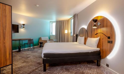 Habitación Doble Estándar con sofá del hotel ibis Styles Paris Meteor Avenue d'Italie. Foto 7