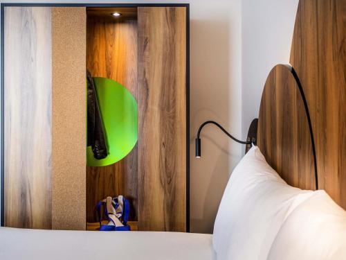 Apartamento con 1 cama doble y 2 camas individuales del hotel ibis Styles Paris Meteor Avenue d'Italie. Foto 3