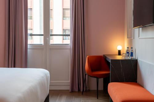 Habitación Doble con vistas del hotel Ikonik Gran Vía. Foto 4