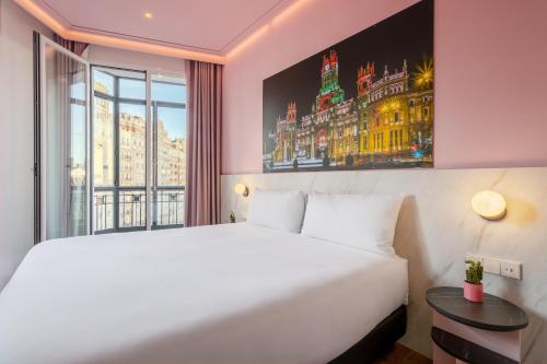 Habitación Doble con vistas del hotel Ikonik Gran Vía. Foto 9