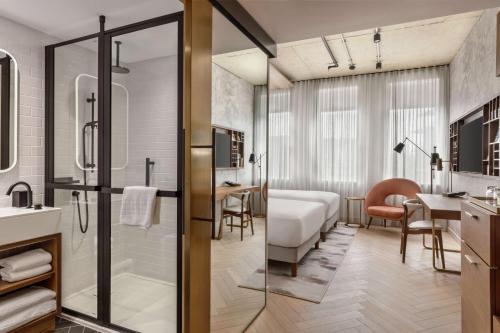 Habitación Doble adaptada para personas de movilidad reducida - 2 camas del hotel Canopy By Hilton London City. Foto 3