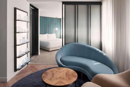 Suite de 1 dormitorio - 1 cama extragrande del hotel Canopy By Hilton London City. Foto 5