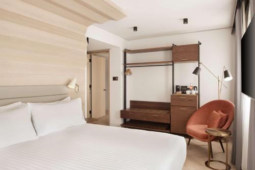 Suite Junior con cama extragrande - Adaptada para personas con discapacidad del hotel Canopy By Hilton London City