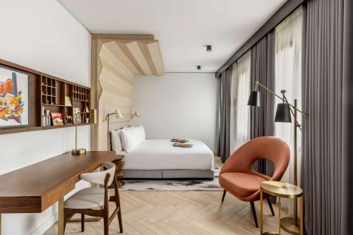 Suite Junior con cama extragrande - Adaptada para personas con discapacidad del hotel Canopy By Hilton London City. Foto 3