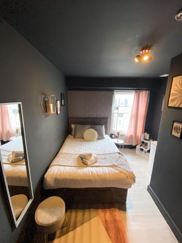 Habitación Doble con baño privado del hotel Holland Road Stays. Foto 5