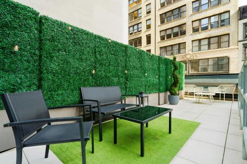 Estudio con minizona de cocina y balcón - 1 cama extragrande del hotel TownePlace Suites by Marriott New York Manhattan/Chelsea. Foto 3