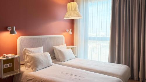 Habitación Doble - 2 camas del hotel Okko Hotels Paris Gare De L'est. Foto 2