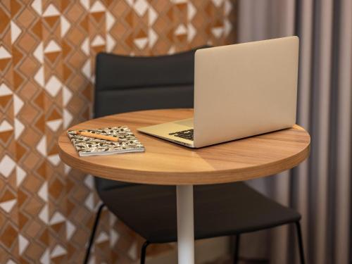 Habitación Doble Estándar del hotel Ibis Paris Gare Montparnasse Catalogne. Foto 3