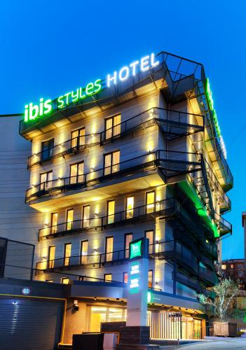 Habitación Doble Estándar del hotel Ibis Styles Istanbul Atasehir. Foto 1