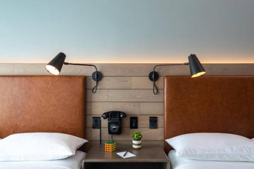 Habitación con 2 camas grandes del hotel Moxy NYC Downtown. Foto 5