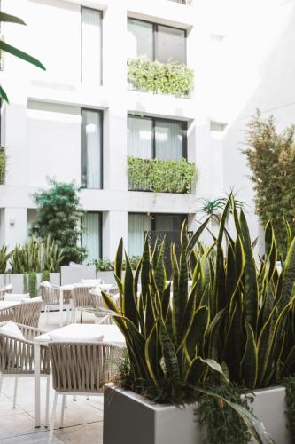 Acceso al salón Element, habitación doble con cama grande del hotel The Godfrey Hollywood. Foto 3