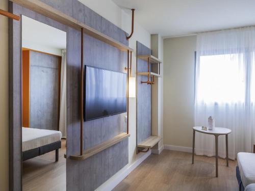 Habitación Doble Estándar del hotel ibis budget Huerta De Murcia. Foto 1