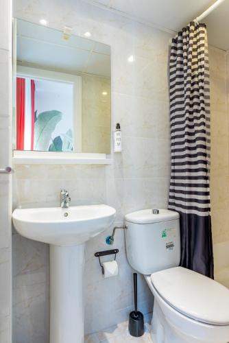 Estudio Interior del hotel SmartRental Gran Via 47. Foto 7