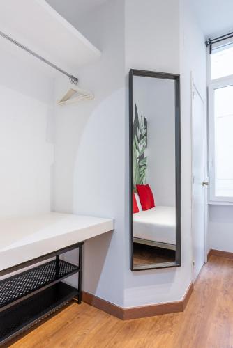 Estudio Interior del hotel SmartRental Gran Via 47. Foto 9