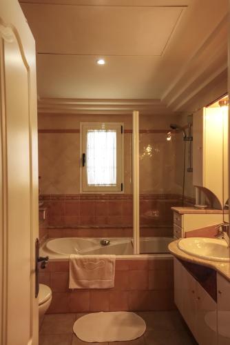 Habitación doble Vista Mar Balcón o Terraza 1 Cama king del hotel La Colina Jandia. Foto 2