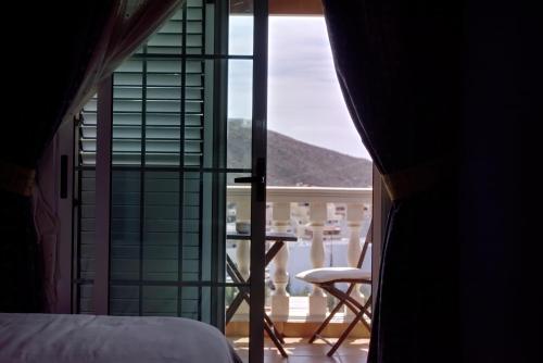 Habitación Familiar con baño compartido del hotel La Colina Jandia. Foto 3