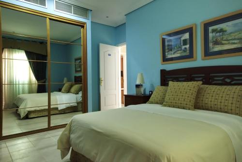 Habitación Familiar con baño compartido del hotel La Colina Jandia. Foto 7