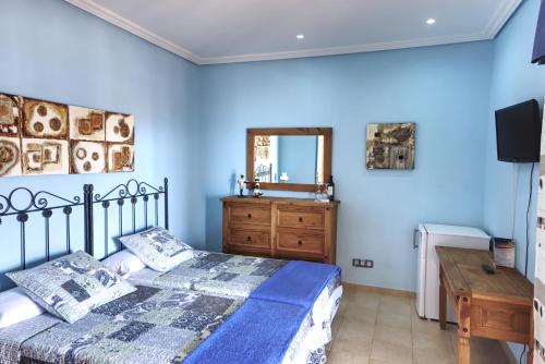 Habitación Familiar con baño compartido del hotel La Colina Jandia. Foto 9