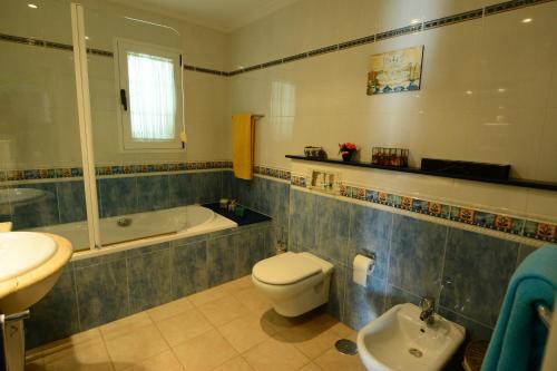 Habitación Familiar con baño compartido del hotel La Colina Jandia. Foto 11