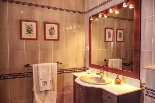 Habitación Doble con vistas al mar del hotel La Colina Jandia. Foto 3