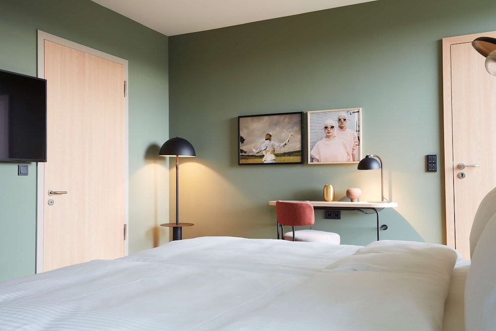 Habitación estándar (King) del hotel Scandic Frankfurt Hafenpark. Foto 2