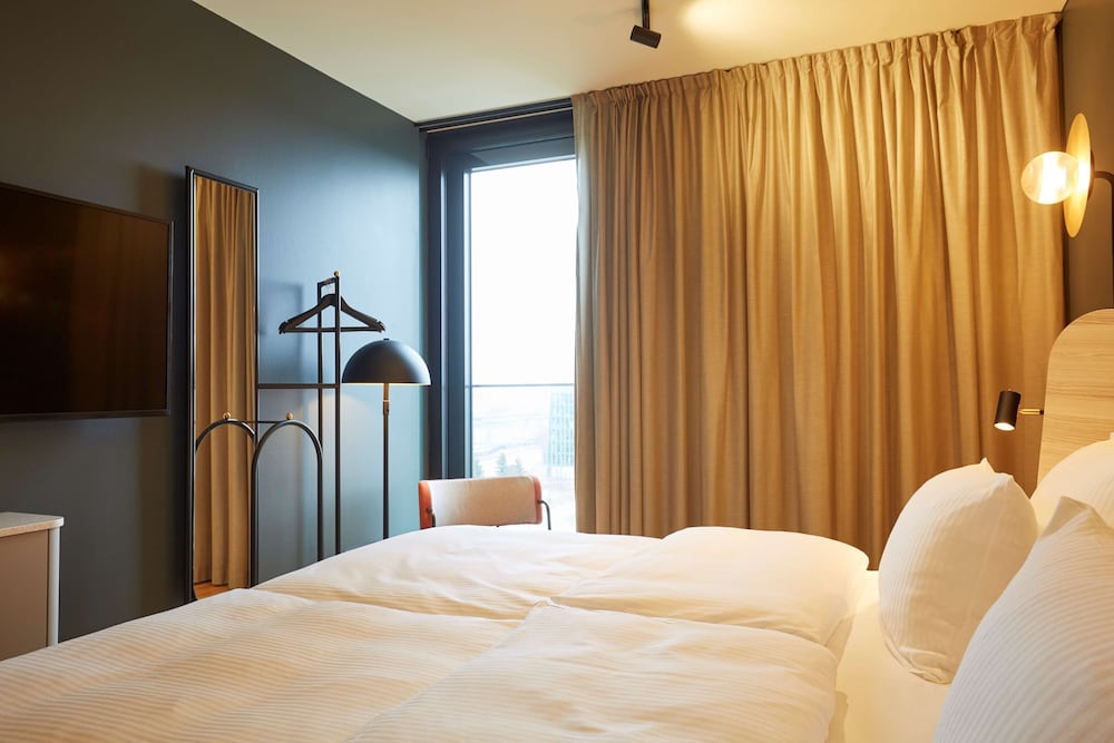 Habitación estándar (King) del hotel Scandic Frankfurt Hafenpark. Foto 5