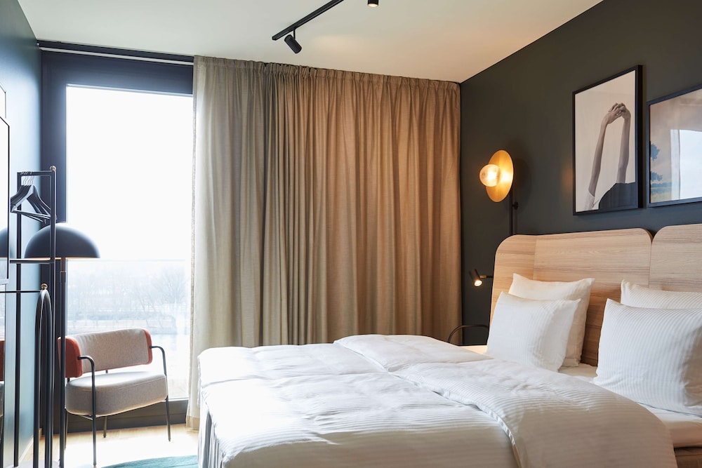 Habitación estándar (King) del hotel Scandic Frankfurt Hafenpark. Foto 7