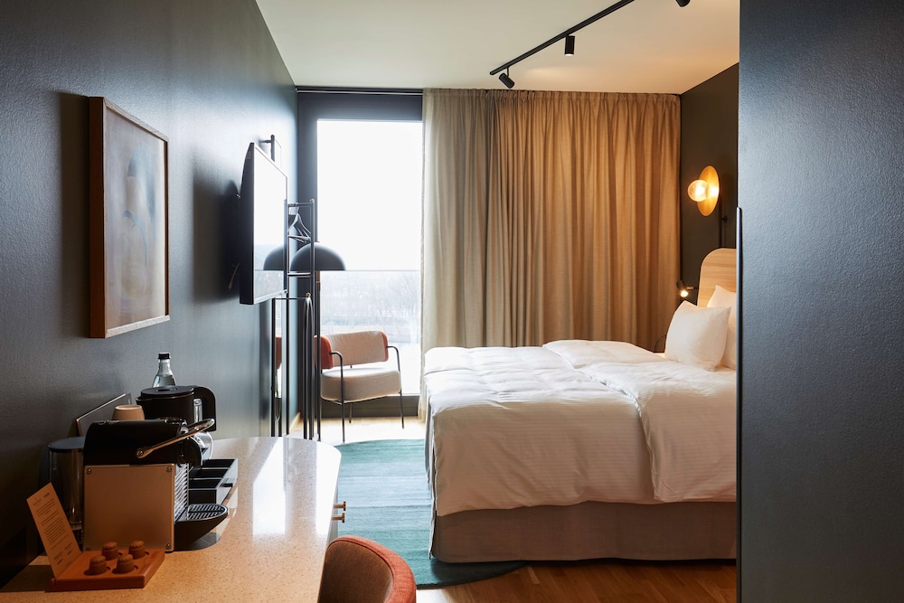 Habitación estándar (King) del hotel Scandic Frankfurt Hafenpark. Foto 8