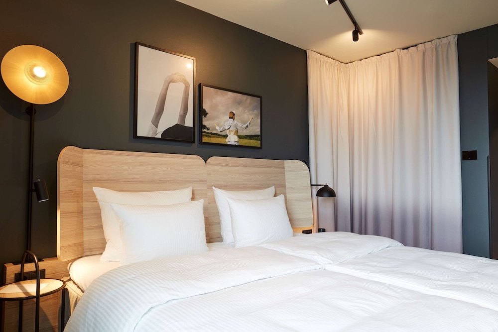 Habitación estándar (King) del hotel Scandic Frankfurt Hafenpark. Foto 9