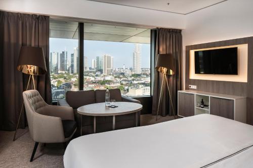 Suite Junior del hotel Melia Frankfurt City. Foto 1