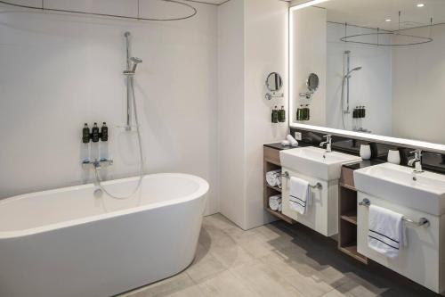 The Level Master Suite with Skyline View del hotel Melia Frankfurt City. Foto 7