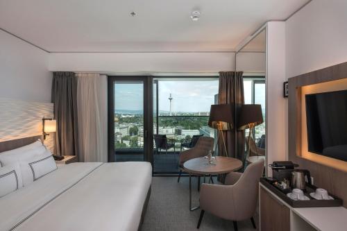 Habitación The Level con acceso al salón executive del hotel Melia Frankfurt City. Foto 1