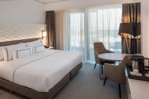 Habitación The Level con acceso al salón executive del hotel Melia Frankfurt City. Foto 3