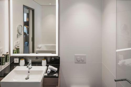 Habitación The Level con acceso al salón executive del hotel Melia Frankfurt City. Foto 5