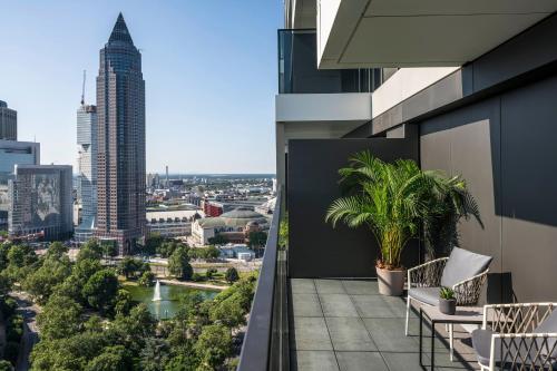 Suite Junior The Level con acceso al salón executive del hotel Melia Frankfurt City. Foto 1