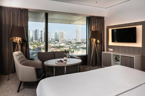 Suite Junior The Level con acceso al salón executive del hotel Melia Frankfurt City. Foto 2