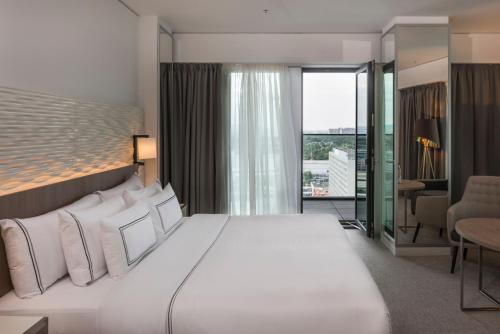 Suite Junior The Level con acceso al salón executive del hotel Melia Frankfurt City. Foto 3